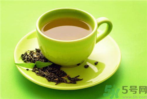 吃楊梅能喝茶嗎？吃楊梅的時(shí)候可以喝茶嗎？