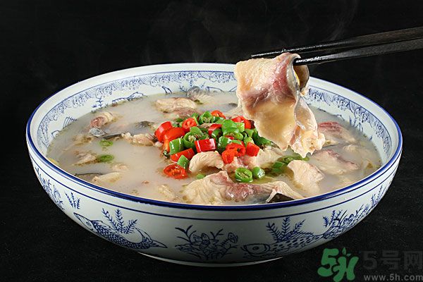 吃魚可以喝酸奶嗎？吃魚的時(shí)候能喝酸奶嗎