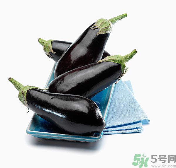 茄子里面發(fā)棕色能吃嗎？茄子里面有褐色能吃嗎？