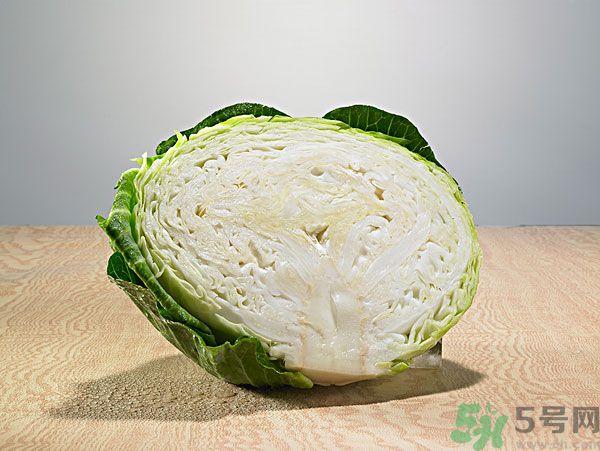 包菜外面爛了還能吃嗎？包菜里面有花可以吃嗎？
