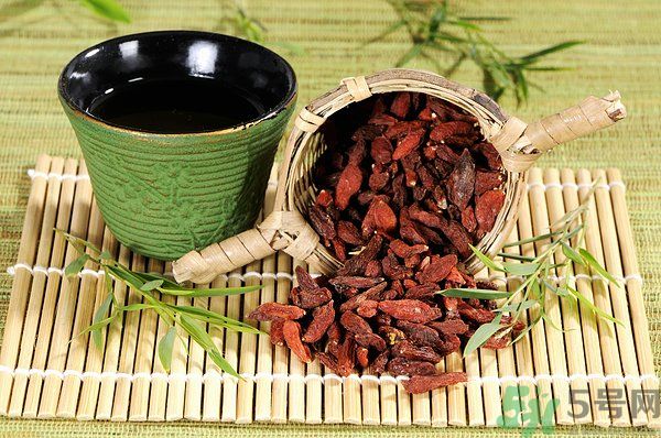 泡枸杞要用開水嗎？泡枸杞的水越熱越好嗎？