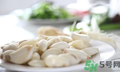 吃粽子時可以就大蒜嗎？粽子可以和大蒜一起吃嗎？