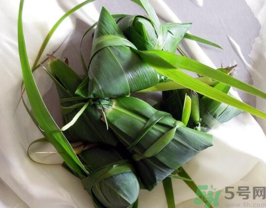 熟粽子泡在水里會(huì)壞嗎？熟粽子為什么要泡在水里？