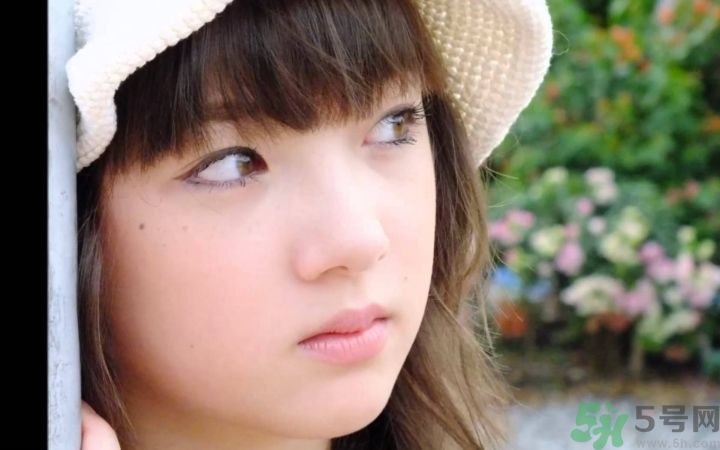 15歲變聲正常嗎？女生15歲才變聲正不正常？
