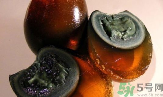 皮蛋可以和土豆一起吃嗎?皮蛋能和土豆同吃嗎? 皮蛋可以和土豆一起吃嗎?皮蛋能和土豆同吃嗎?