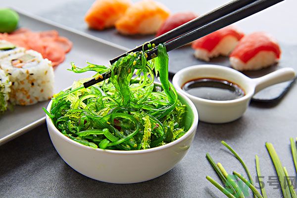 涼拌生菜放生抽還是老抽？涼拌菜放什么醬油好？