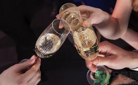 胡蘿卜汁可以解酒嗎？喝胡蘿卜汁可以醒酒嗎？