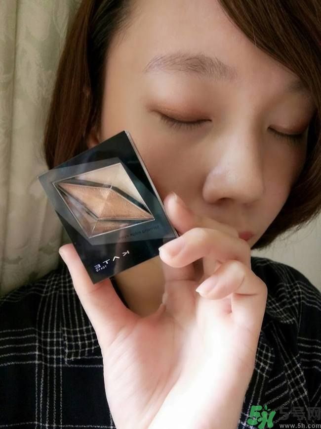 凱朵kate覺(jué)醒鉆光閃耀杏仁三色眼影使用方法及畫法步驟