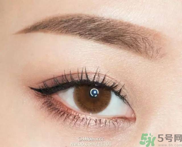 凱朵kate覺(jué)醒鉆光閃耀杏仁三色眼影使用方法及畫法步驟