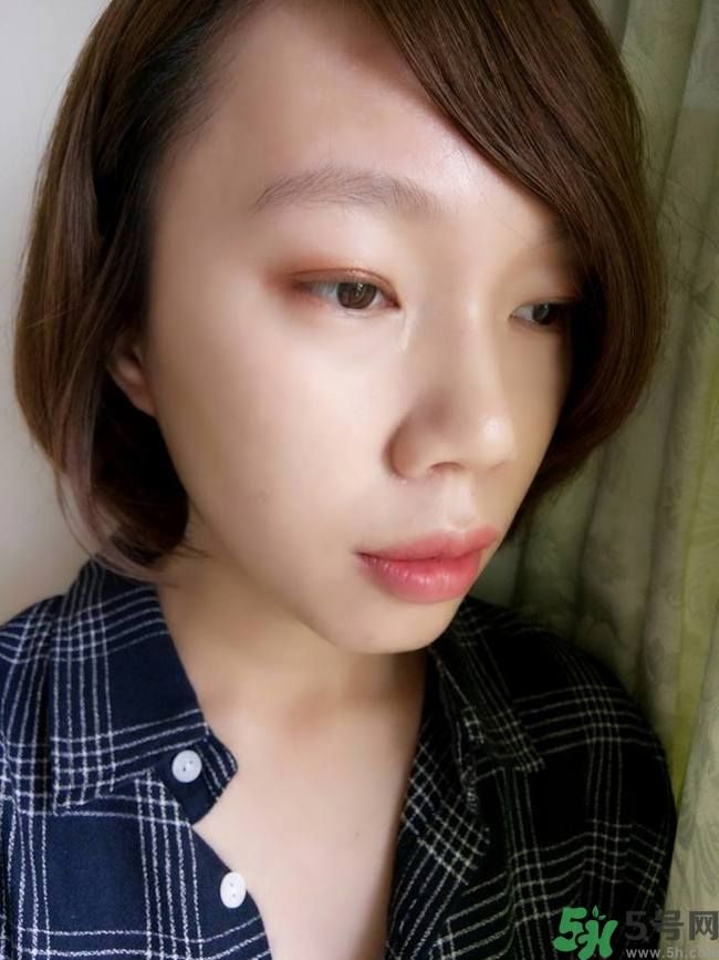 凱朵kate覺(jué)醒鉆光閃耀杏仁三色眼影使用方法及畫法步驟