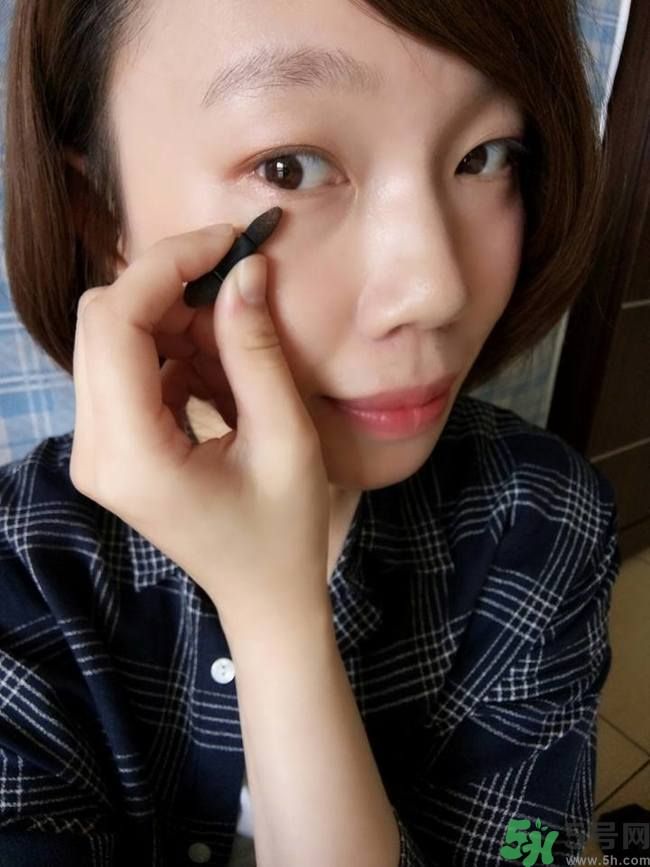 凱朵kate覺(jué)醒鉆光閃耀杏仁三色眼影使用方法及畫法步驟