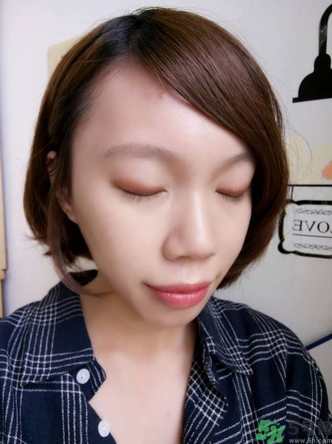 凱朵kate覺(jué)醒鉆光閃耀杏仁三色眼影使用方法及畫法步驟