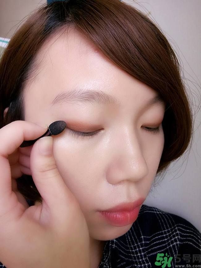 凱朵kate覺(jué)醒鉆光閃耀杏仁三色眼影使用方法及畫法步驟