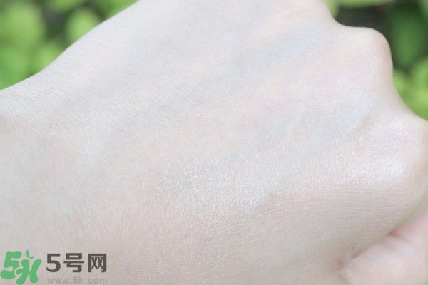法國(guó)嬌蘭幻彩流星亮膚修顏液怎么使用？法國(guó)嬌蘭幻彩流星亮膚修顏液使用方法