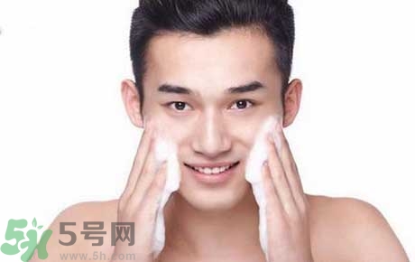 整天對(duì)著電腦，怎么減少對(duì)皮膚的傷害？