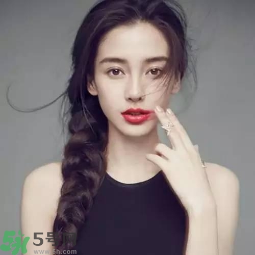 唇色深的人適合什么顏色的口紅？如何挑選口紅的顏色？