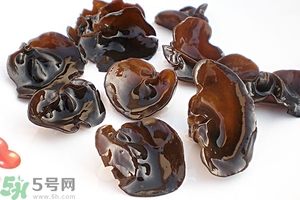 木耳能用開水泡嗎？泡木耳用熱水還是涼水好？