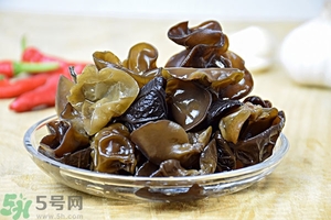 木耳能用開水泡嗎？泡木耳用熱水還是涼水好？
