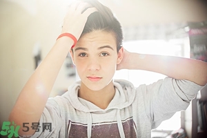熬夜眼睛腫了怎么辦？熬夜眼睛紅了怎么辦？