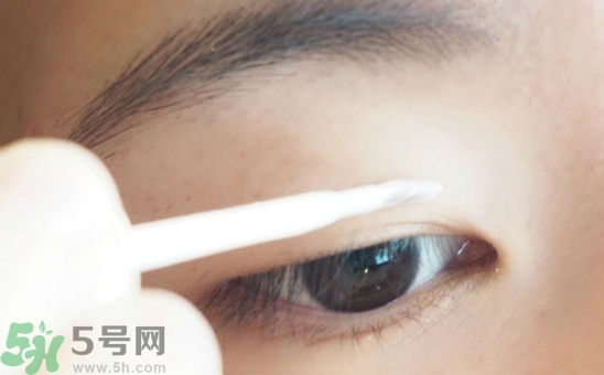 單眼皮怎么變雙眼皮了？單眼皮上面有一條線