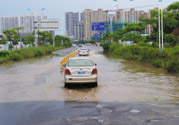路面雨水多深車輛不宜通行？車輛在雨水中行駛要注意什么？