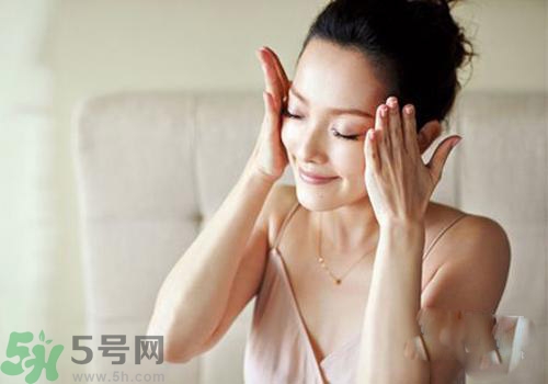 肌底液和精華液有什么區(qū)別？肌底液和精華液的區(qū)別