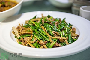 隔夜的韭菜能吃嗎？韭菜炒熟后第二天能吃嗎？