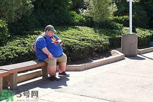 拜拜肉是怎么形成的？蝴蝶袖是怎么引起的？