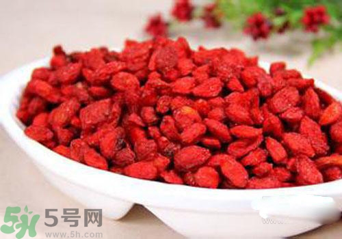枸杞放久了變濕了可以吃嗎？枸杞放久了變黏了可以吃嗎？
