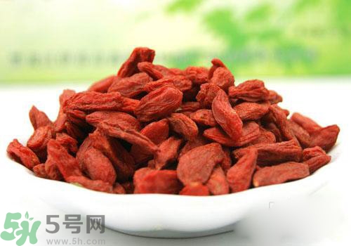 枸杞放久了變濕了可以吃嗎？枸杞放久了變黏了可以吃嗎？