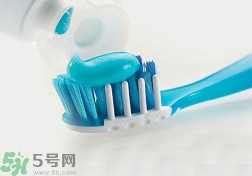 牙膏含氟好不好？牙膏含氟好還是不含氟好？
