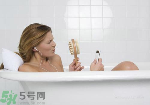 夏天一天洗幾次澡比較好？夏天一天洗幾次澡比較養(yǎng)生？