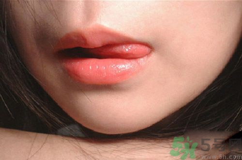 夏季嘴唇干燥怎么辦？夏季嘴唇解決方法