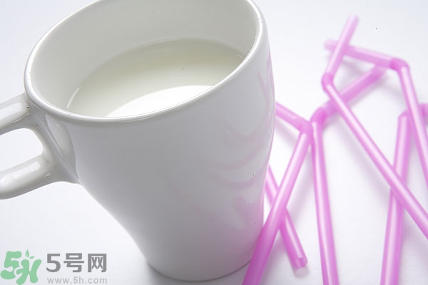 羊奶和牛奶哪個營養(yǎng)高?牛奶與羊奶哪個營養(yǎng)更好？