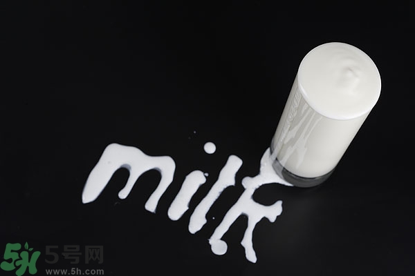 一天喝多少牛奶最好？牛奶一天喝多少合適？
