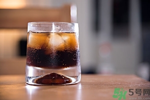 可樂第二天還可以喝嗎？隔夜的碳酸飲料可以喝嗎？