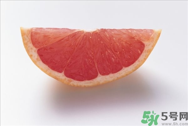 柚子的瓤是紅色正常嗎？柚子里面是紅色的能吃嗎？