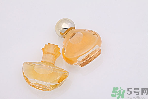 香水能掩蓋狐臭嗎？香水可以除狐臭嗎？