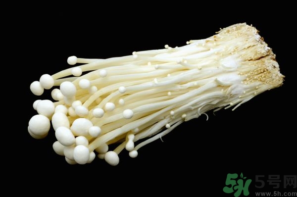 金針菇發(fā)霉了能吃嗎？金針菇長(zhǎng)白毛還能吃嗎？