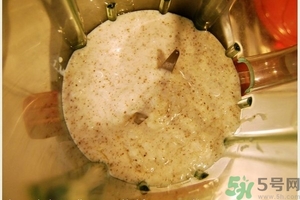 香瓜里面有紅點(diǎn)能吃嗎？香瓜瓤里面有紅點(diǎn)還能吃嗎？