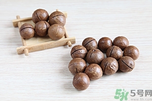 夏威夷果發(fā)黃好不好？夏威夷果這么硬怎么吃？
