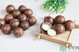 夏威夷果發(fā)黃好不好？夏威夷果這么硬怎么吃？