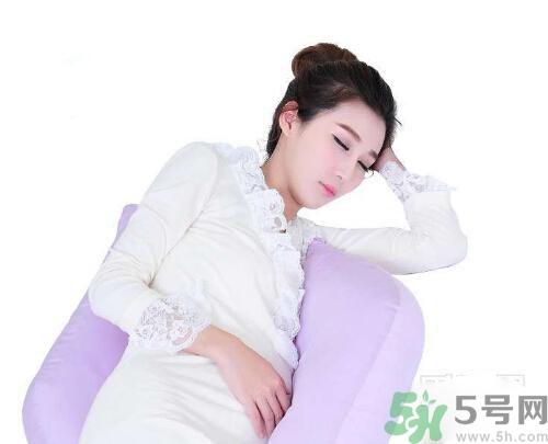側(cè)睡流口水是怎么回事？側(cè)著身子睡流口水怎么辦？