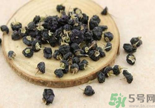 黑枸杞和紅枸杞有什么區(qū)別？黑枸杞和紅枸杞哪個好？