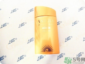 安耐曬為什么那么稀？安耐曬是水狀液體的嗎？
