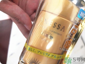 安耐曬為什么那么??？安耐曬是水狀液體的嗎？