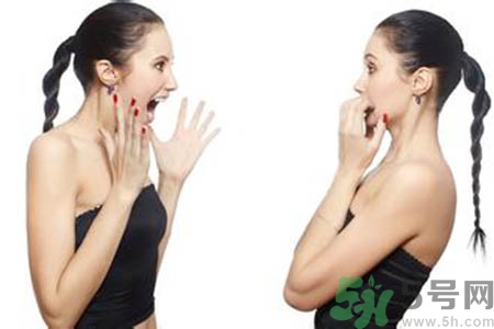 女人為什么一個胸大一個胸小？女人的兩個胸為什么不一般大？