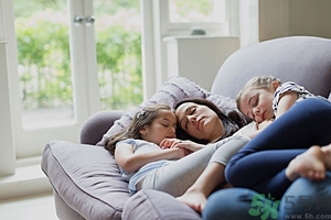 睡眠不規(guī)律如何調(diào)整？睡眠不規(guī)律會(huì)胖嗎？
