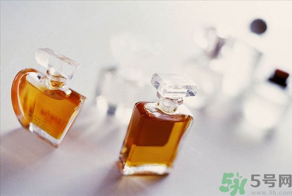 香水噴到臉上去了怎么辦？怎么噴香水才是正確的？