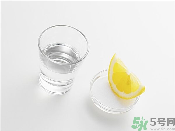 中暑喝鹽水有用嗎？中暑可以喝牛奶嗎？